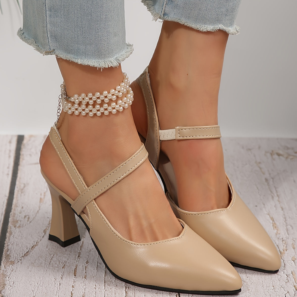 Chloé – Sculpted Block Heel Pumps